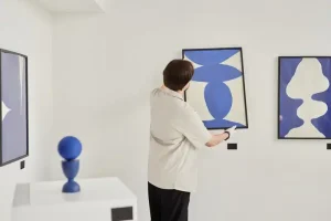 art exhibit timing